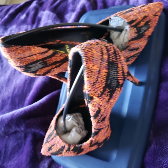 Heels - Picture 2 of 5